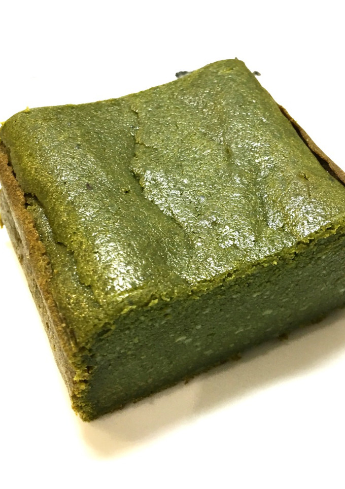 Una foto de Matcha Chocolate Tofu Cake