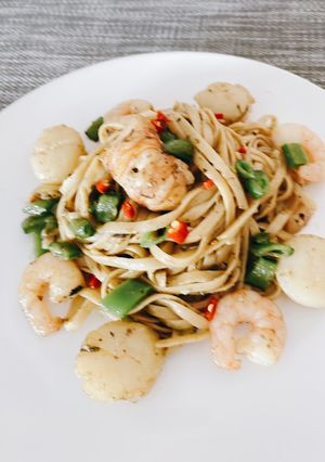A picture of Olive Leaf Seafood Aglio Olio.