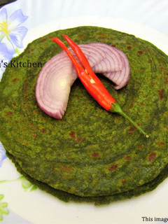 A picture of Palak Lachcha Paratha.