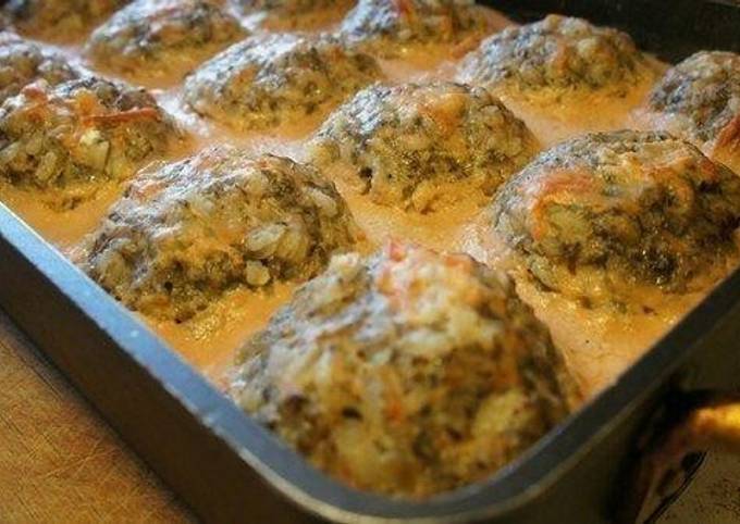 Тефтели с грибами, запеченные в духовке в томатно-сметанном соусе, пошаговы�й рецепт с фото