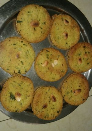 A picture of Methi cookies.