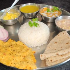 A picture of Lunch (sahi paneer).