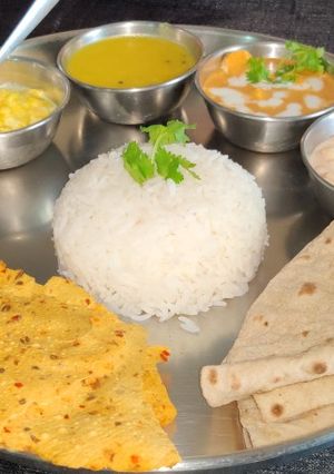 A picture of Lunch (sahi paneer).