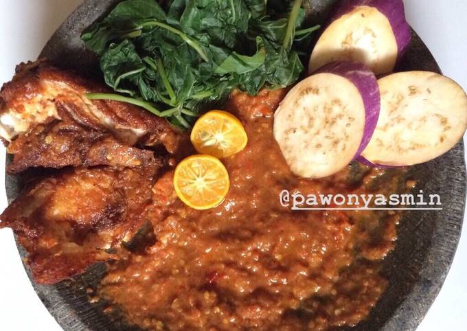 Cara Gampang Menyiapkan Sambel Penyetan kaki lima Anti Gagal