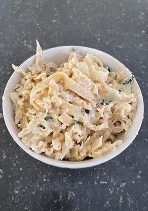Una foto de Tallarines en Salsa Blanca 🥓