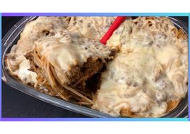 Macarronada de carne moída com queijo gratinado ao forno