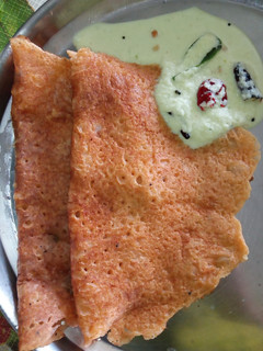 தக்காளி தோசை (Thakkaali dosai recipe in tamil) செய்முறை முக்கிய புகைப்படம்