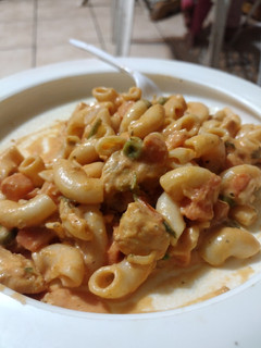 Una foto de Sopa de coditos a la crema con pollo