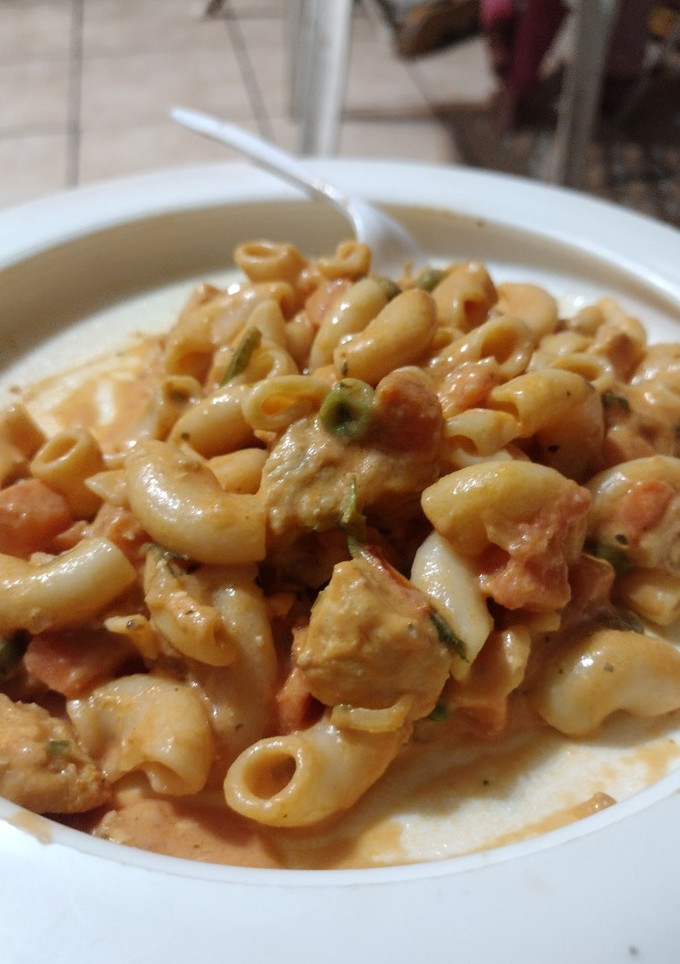 Una foto de Sopa de coditos a la crema con pollo