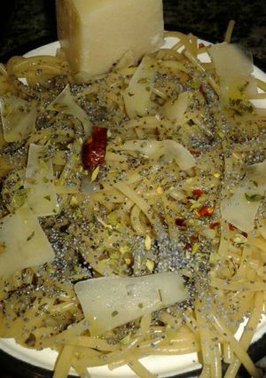 Foto principal de Spaguettis integrales con semillas de amapola