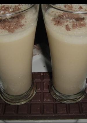 कोल्ड कॉफी (cold coffee recipe in Hindi) रेसिपी मुख्य फोटो
