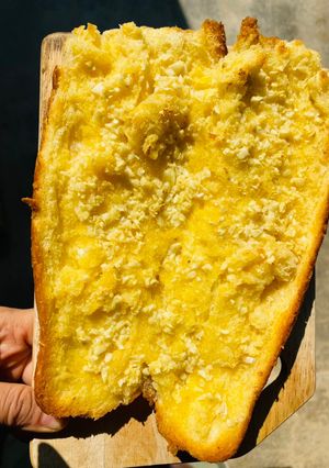 Hình của món Bánh mì nướng bơ tỏi.
