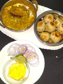 राजस्थानी दाल बाटी (Rajasthani dal baati recipe in Hindi) रेसिपी मुख्य फोटो