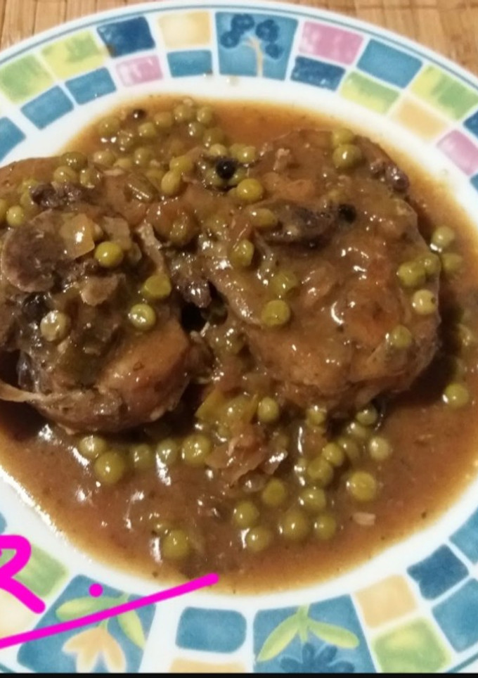 Una foto de Pavo con guisantes