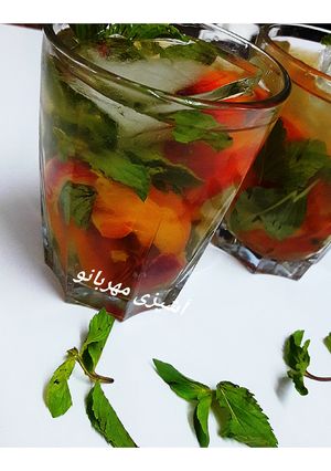 عکسی از دستور دتاکس هلو و نعنا
