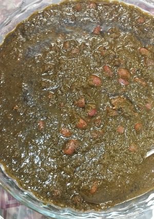 A picture of Ghorme sabzi.