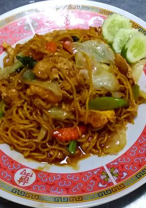 รูปของ เส้นเหลืองผัดซีอิ๊วไก่