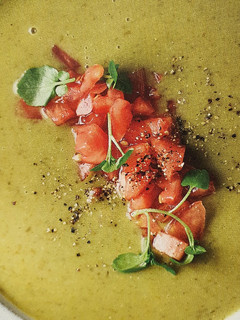 Foto principal de Crema de aguacates y espinacas