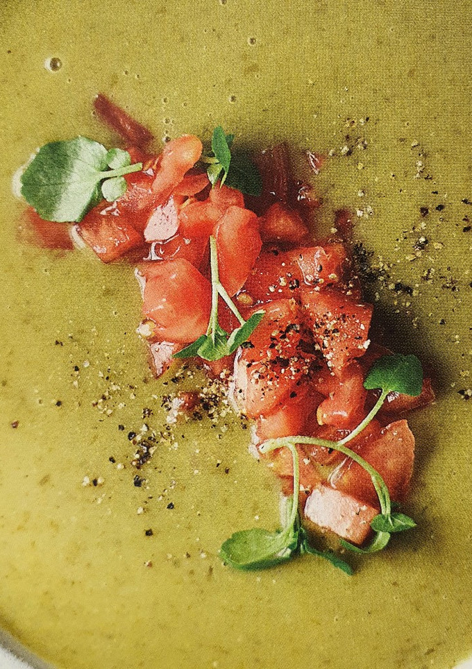 Una foto de Crema de aguacates y espinacas