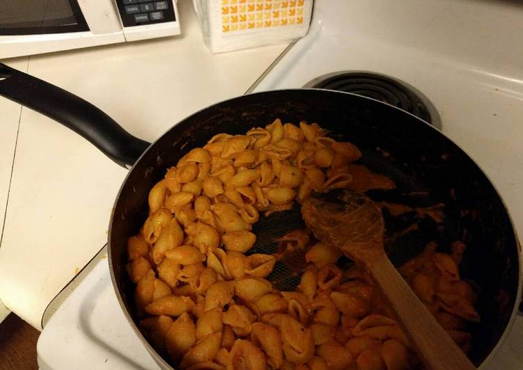 How to Prepare Any-night-of-the-week Pasta and Vodka Sauce