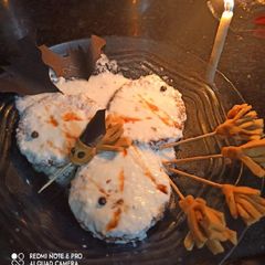 A picture of Delicious bread dahi vada.