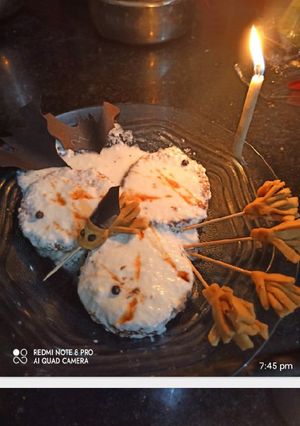 A picture of Delicious bread dahi vada.