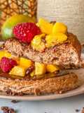 Maxitortita chocoavellana con mango y frambuesas