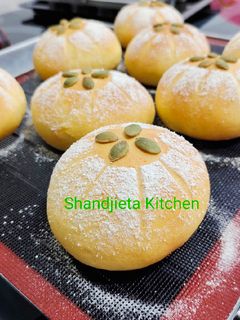 Foto resep Pumpkin Bun With Pumpkin Filling / Roti Labu Kuning 🎃