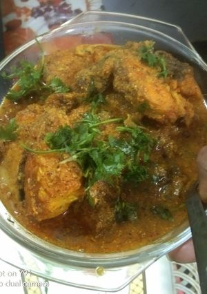 A picture of Kasundi Rahu Fish Curry.