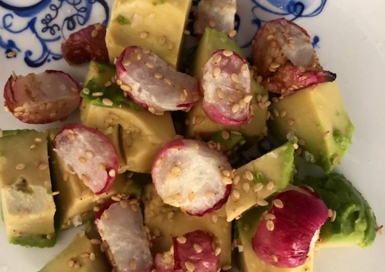 Sesame avocado and radish on toast - vegan