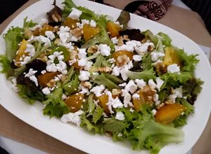 Foto de Salada de Alface e Dióspiro