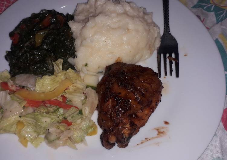 Mashed potatoes creamy spinach with grilled chicken and salad