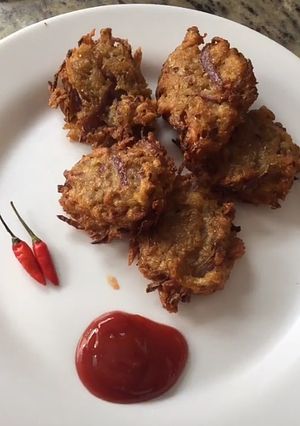 A picture of Iftar special potato snacks.