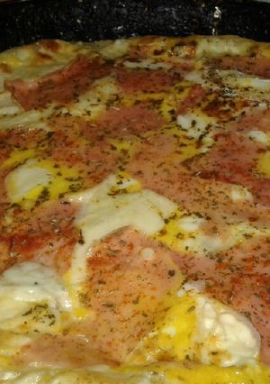 Una foto de Tarta de jamón y queso sin tapa súper fácil