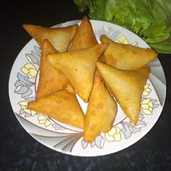 A picture of Home made samosa.