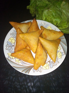 A picture of Home made samosa.