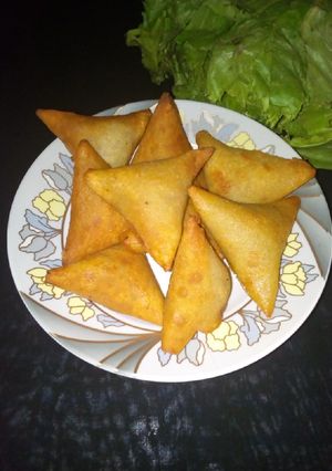 A picture of Home made samosa.