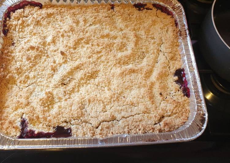 Blackberry and apple š crumble