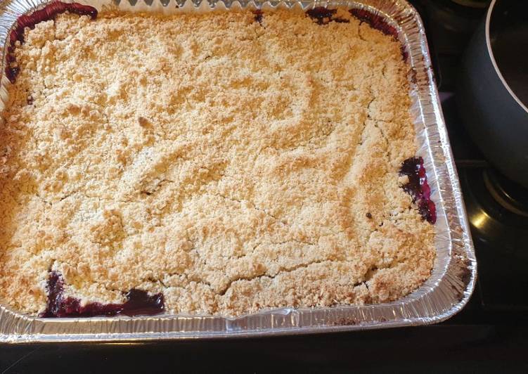 Blackberry and apple 🍎 crumble