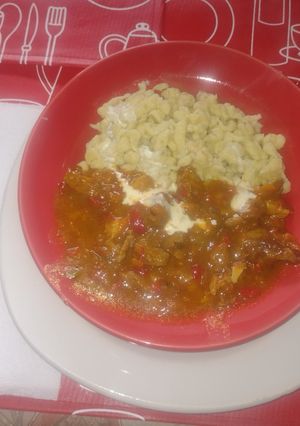 Una foto de Spaetzle y Goulash, qué sociedad