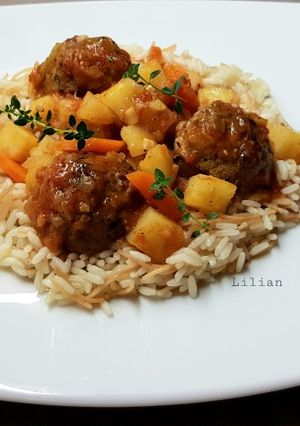 Φωτογραφία της συνταγής Πατάτες γιαχνί με κεφτεδάκια & ρύζι