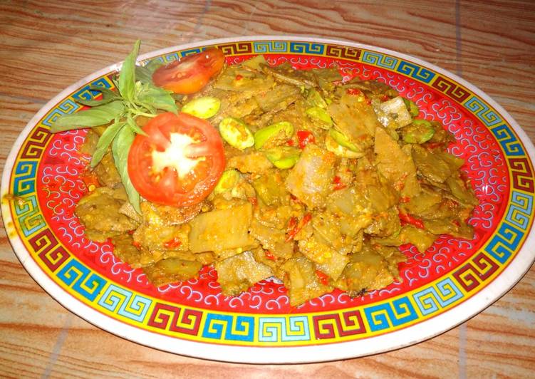 Rendang kulit singkong