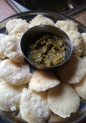 रवा इडली (Rava idli recipe in hindi) रेसिपी मुख्य फोटो