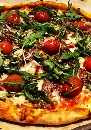 Foto principal de Pizza casera de rucula y anchoas