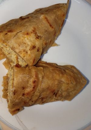 A picture of Anda paratha roll.