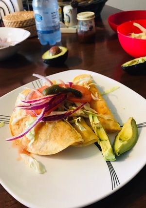 Una foto de Taquitos dorados🌮🌮