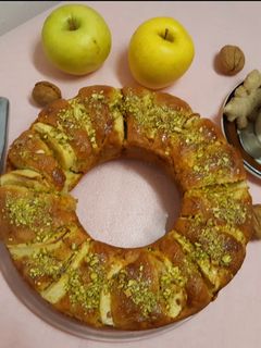 Foto di Torta di mele noci e pistacchi