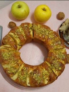 Foto di Torta di mele noci e pistacchi