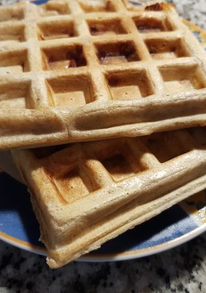 Una foto de Waffles semi integrales rellenos de Jamón y Queso