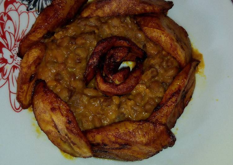 Fried Plantain and Beans